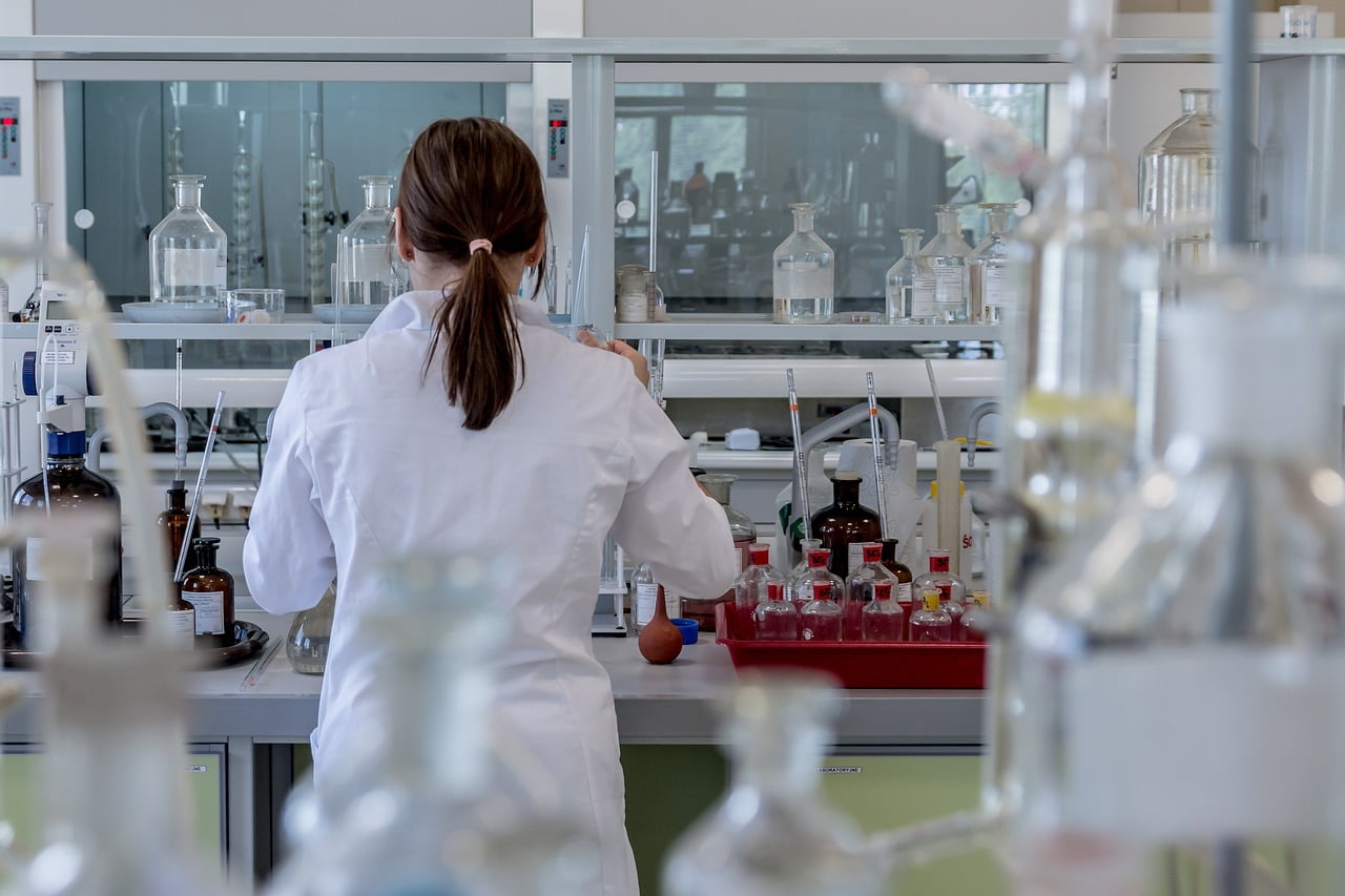 woman doctor in laboratory