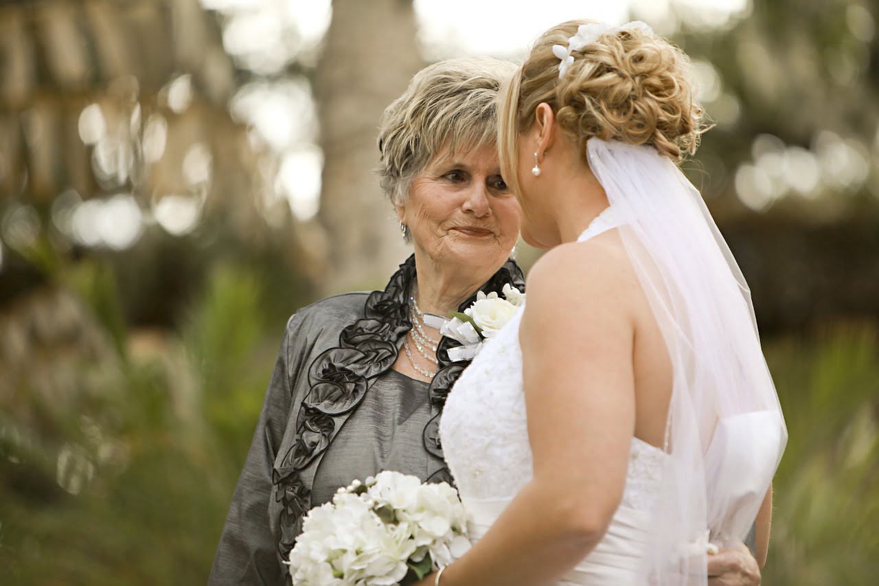 mother and daughter at wedding