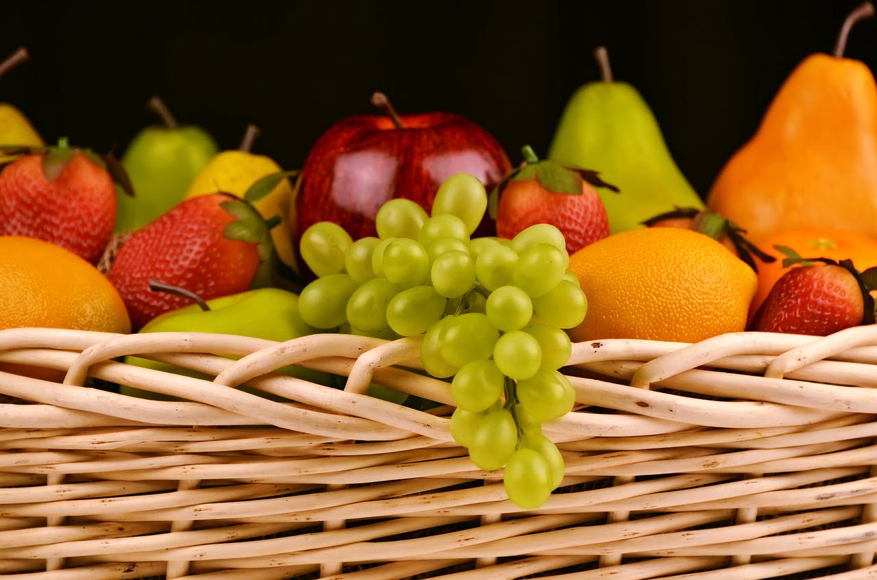 fruit basket grapes apples oranges